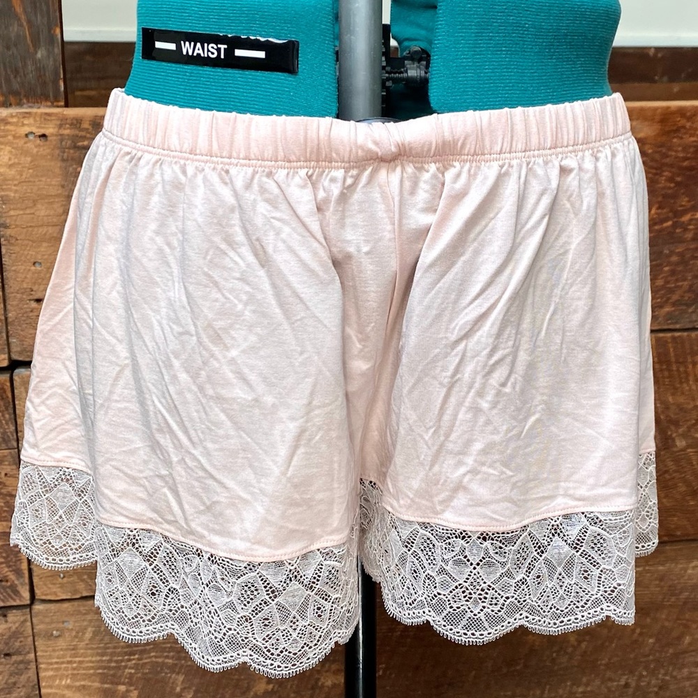Hanro Noelia Intimate Sleep Shorts and Chemise Set - Picture 6 of 16